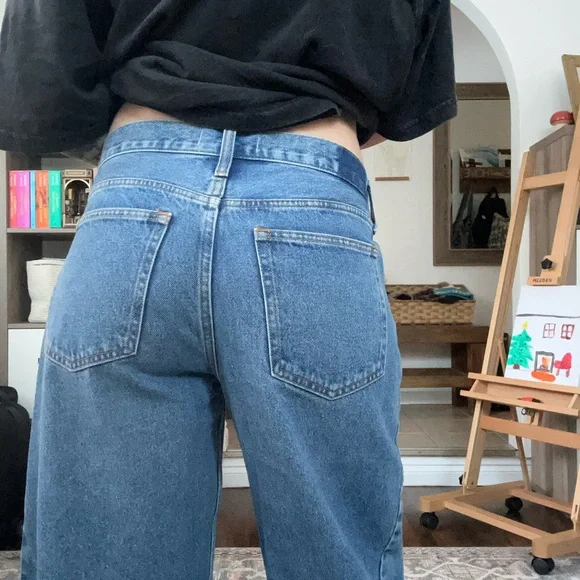 Abercrombie & Fitch medium wash barrel Jeans - Picture 2 of 5